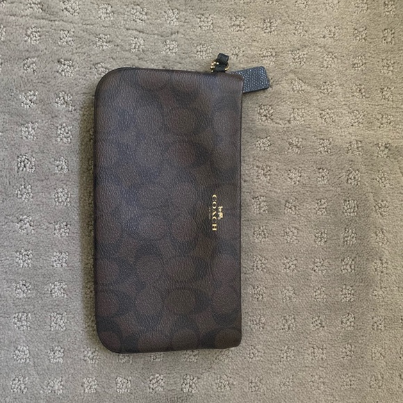 Coach pouch - Picture 1 of 2